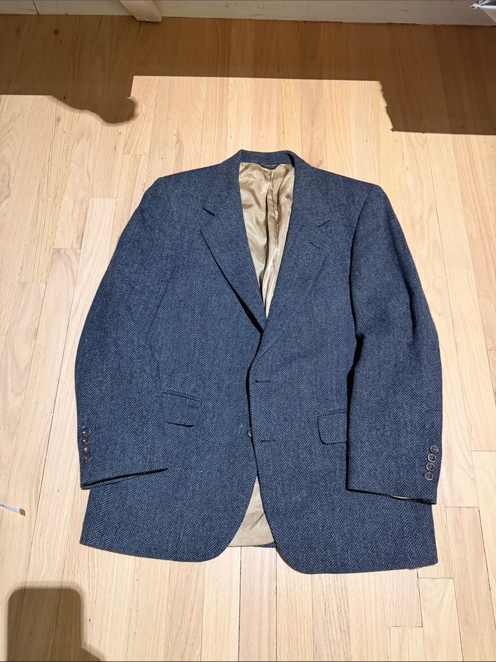 Men's Grey-Blue Herringbone Sport Coat - Tailored Look 42R vintage made in usa